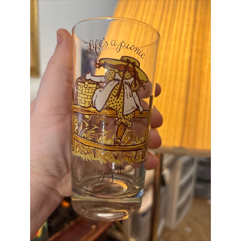 1969 HOLLY HOBBIE American Greetings Glass - "Life's a Picnic...Enjoy It!"